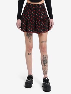 Hot Topic Social Collision Skull Cherry Active Skort Black Red Green Medium Jr.